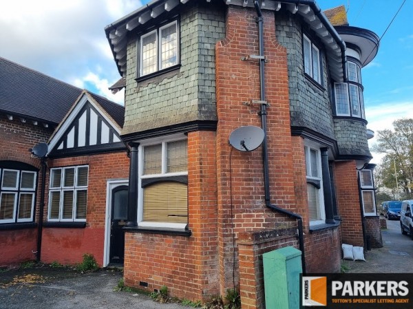 Station Road South, Totton