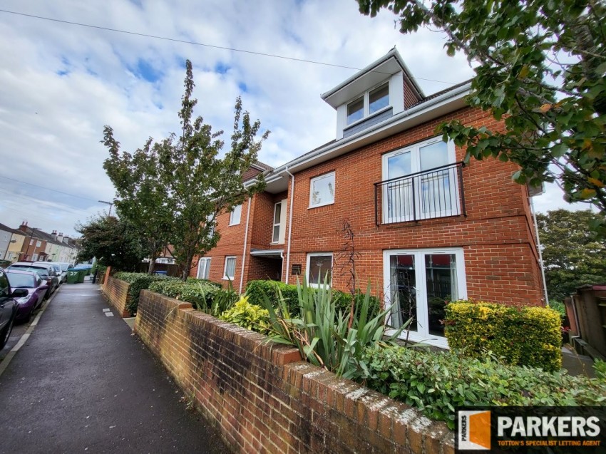 Images for 23-25 Firgrove Road, Freemantle