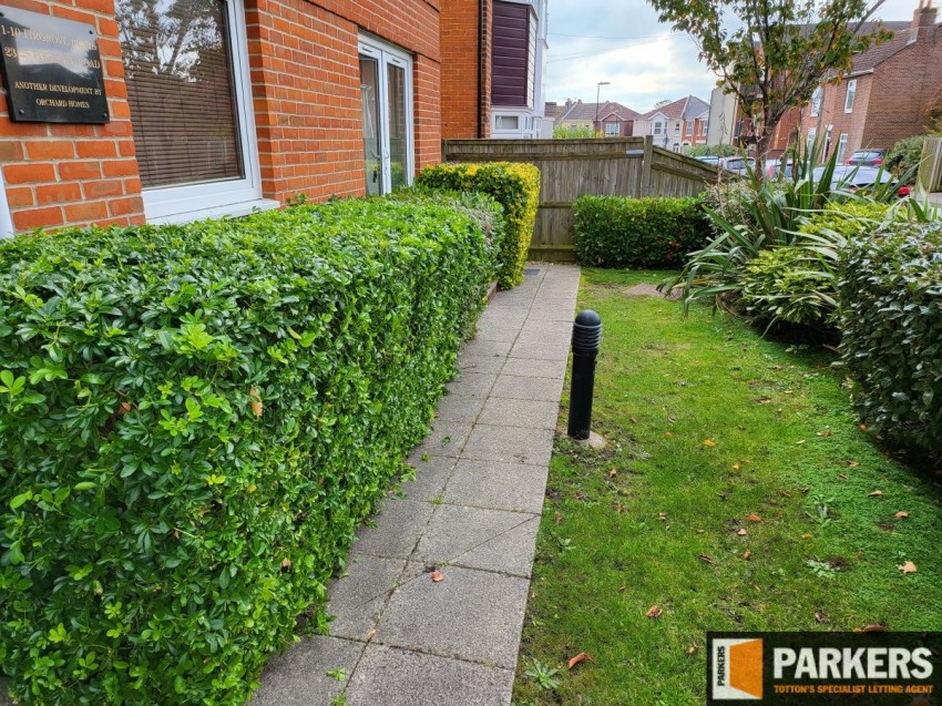 Images for 23-25 Firgrove Road, Freemantle