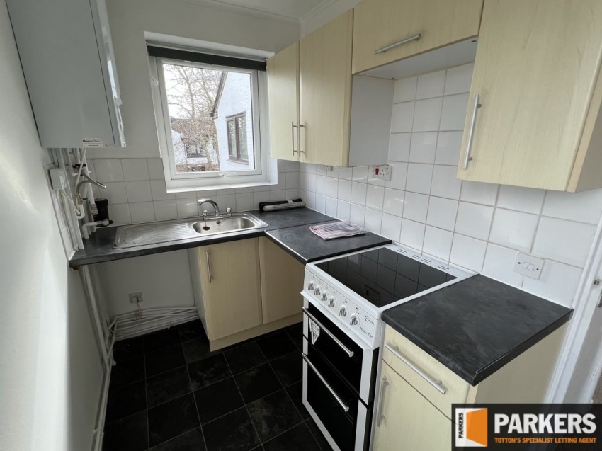 Images for Elliot Close, Totton