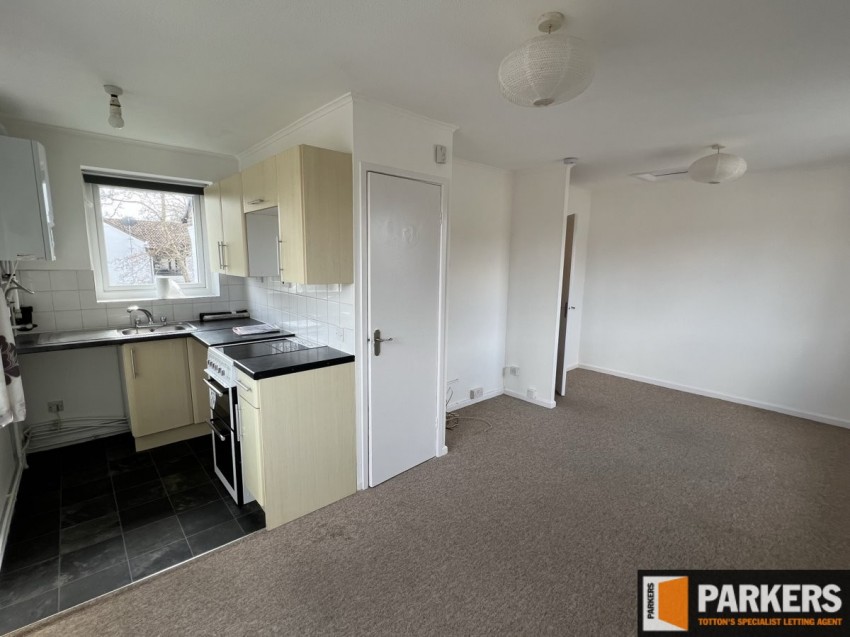 Images for Elliot Close, Totton