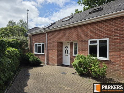 View Full Details for 1a Norfolk Road, Shirley